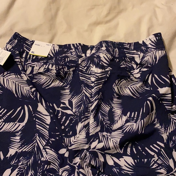 NWT old navy active shorts with pockets! - Picture 5 of 5